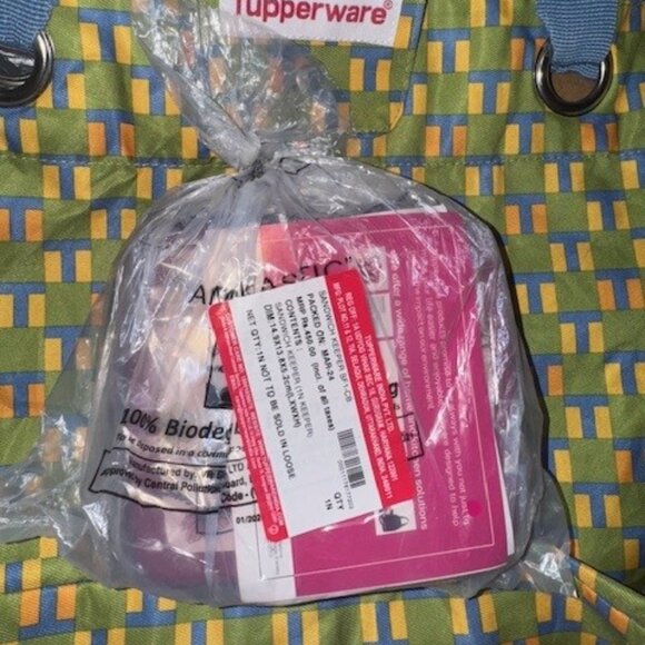 Tupperware Sandwich Keeper - Picture 4 of 4